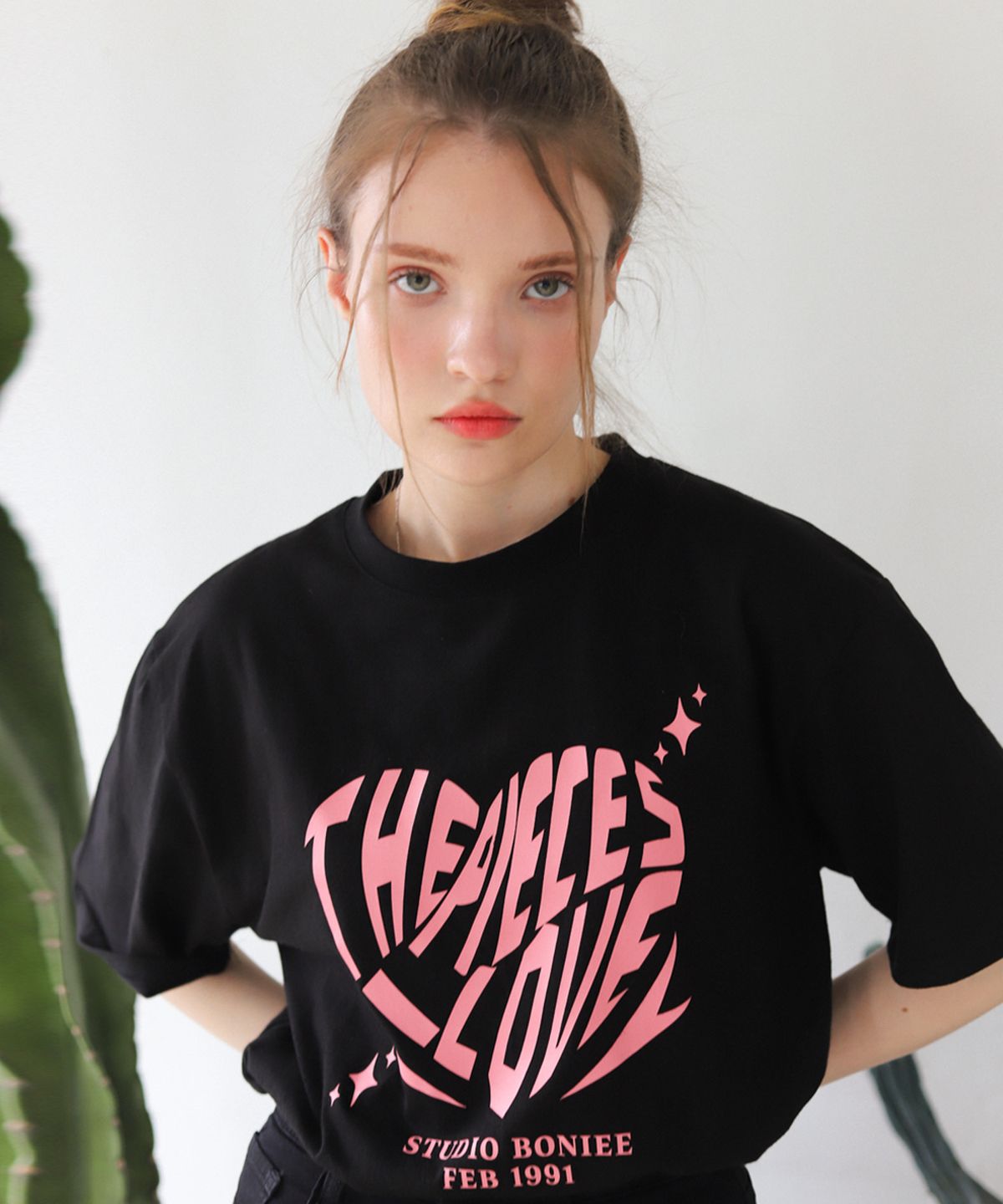 보늬(BONIEE) 하트 심볼(HEART SYMBOL) 그래픽 루즈 오버 티셔츠 블랙