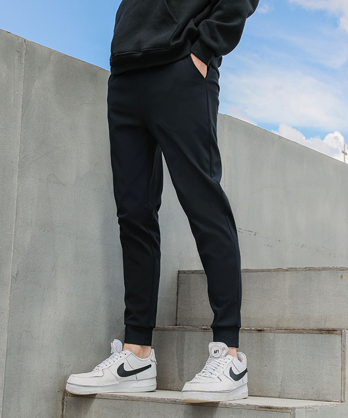 블랙몬스터핏(BLACK MONSTER FIT) [쿨링/기모] 트리코트 러닝 운동 조거 팬츠 (2 color)