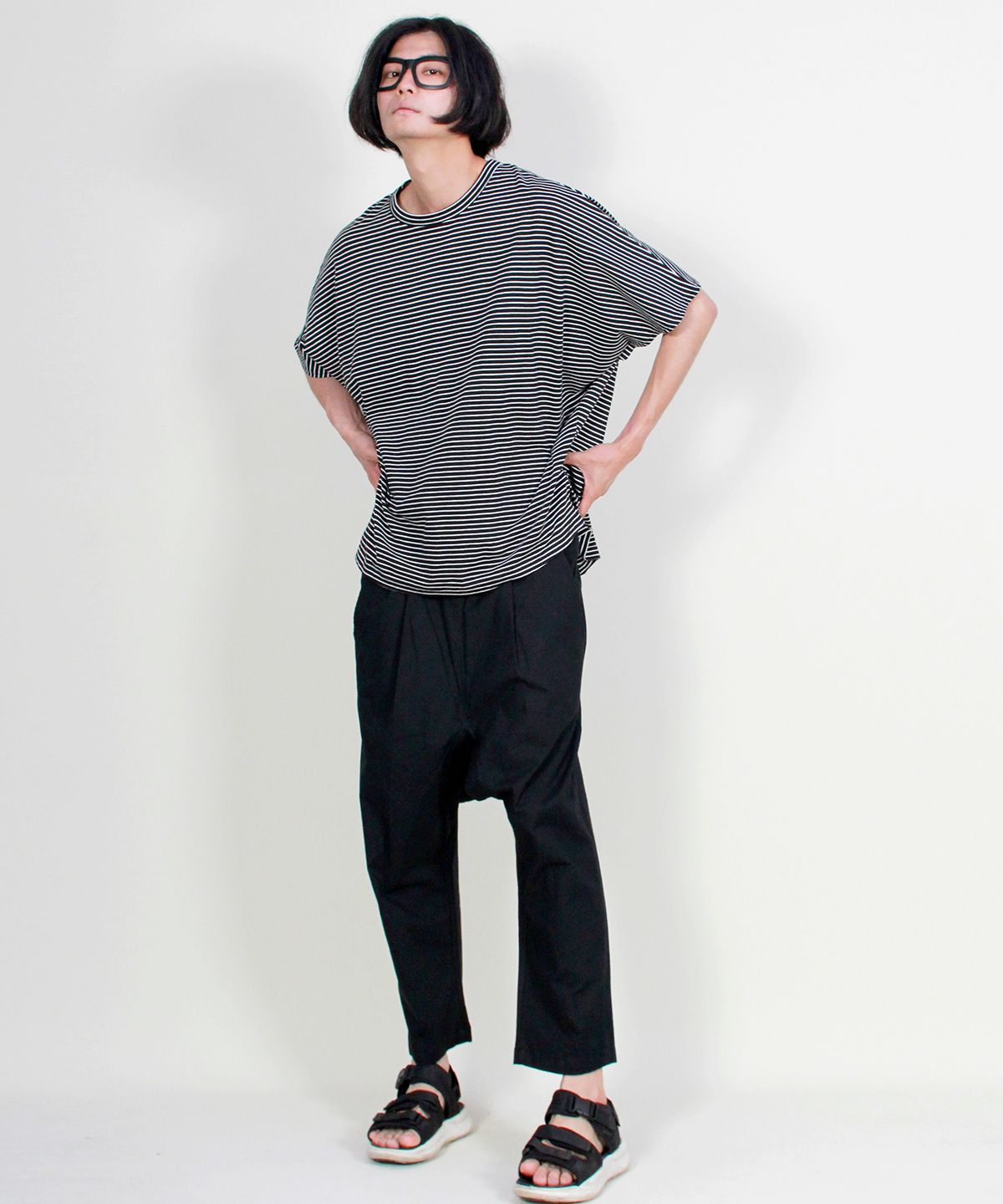 드마크(DEMARC) 린넨 무지 리얼 배기핏 팬츠 블랙