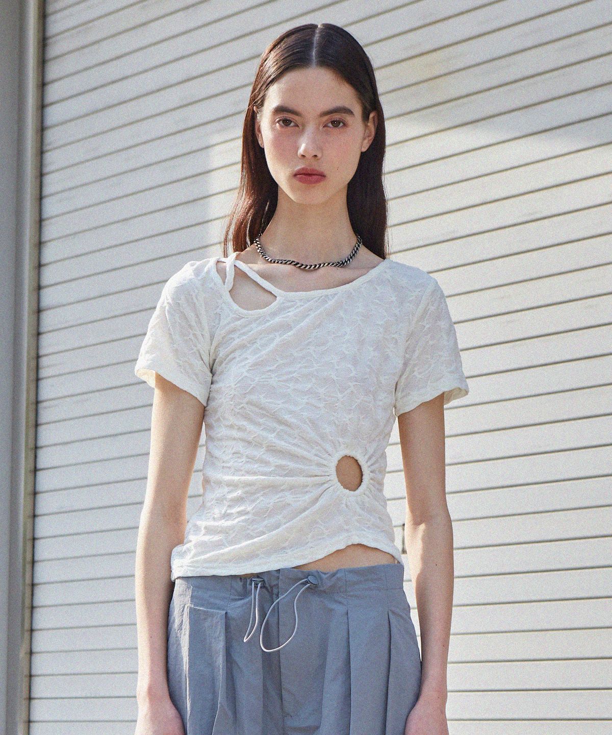 바이탈싸인(VITALSIGN) [LINE] Hole Shirring Strap T-shirt (Ivory)
