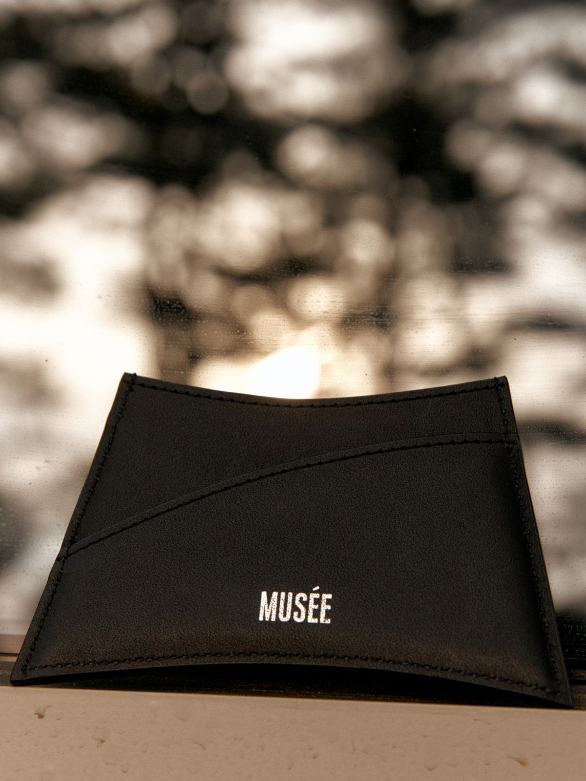 뮤제(MUSEE) KLIMT Curved Silhouette Card Wallet-Black