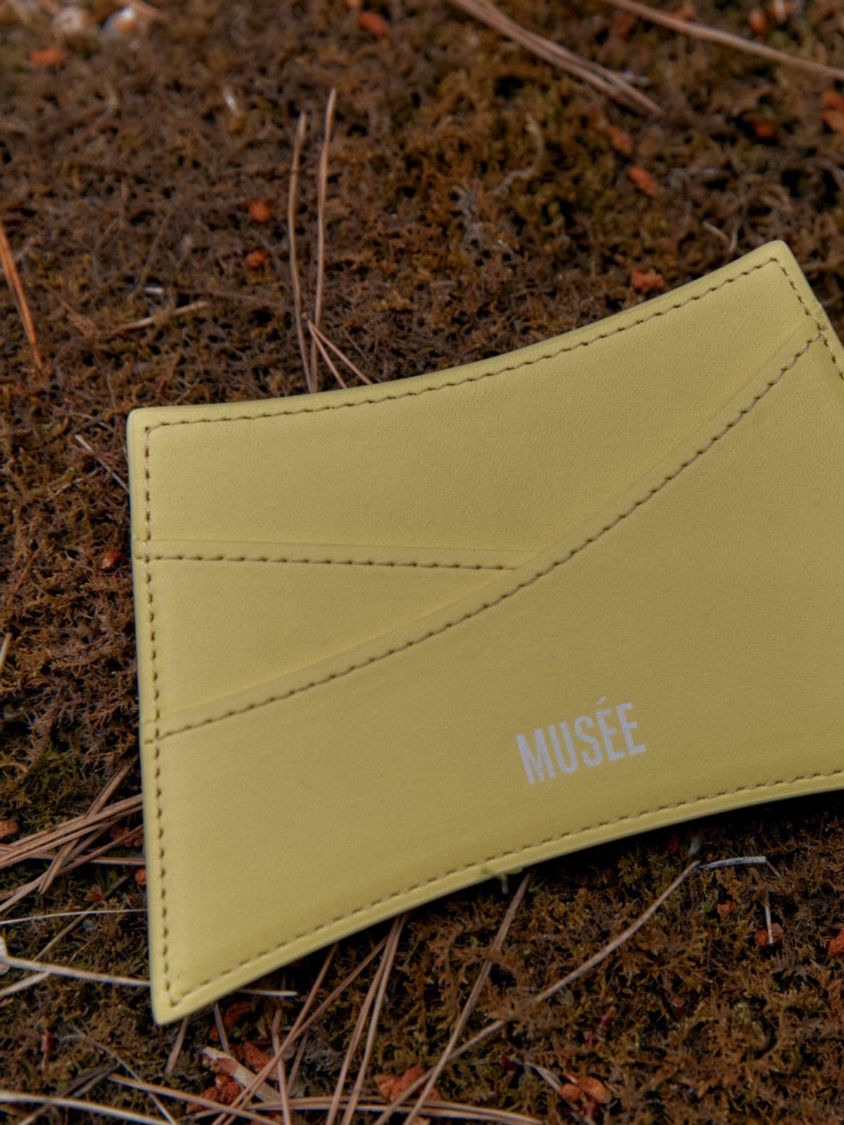 뮤제(MUSEE) KLIMT Curved Silhouette Card Wallet-Yellow