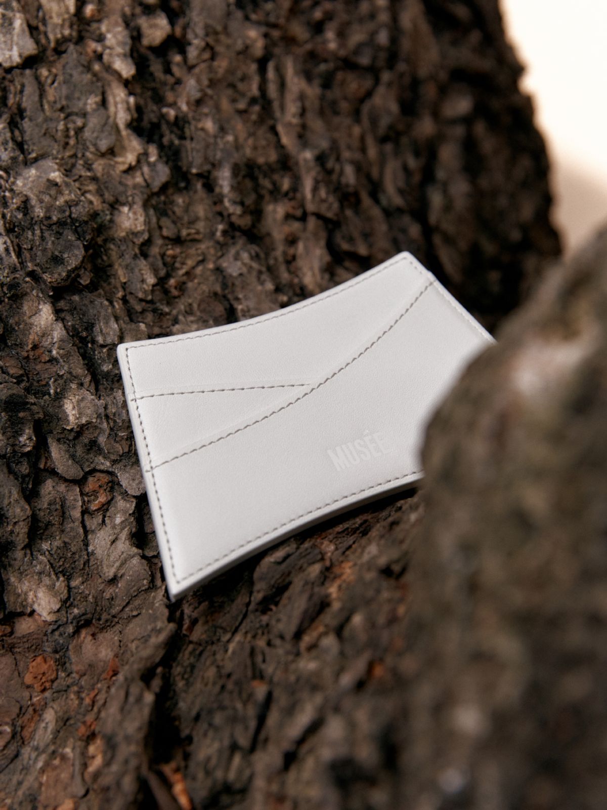 뮤제(MUSEE) KLIMT Curved Silhouette Card Wallet-White