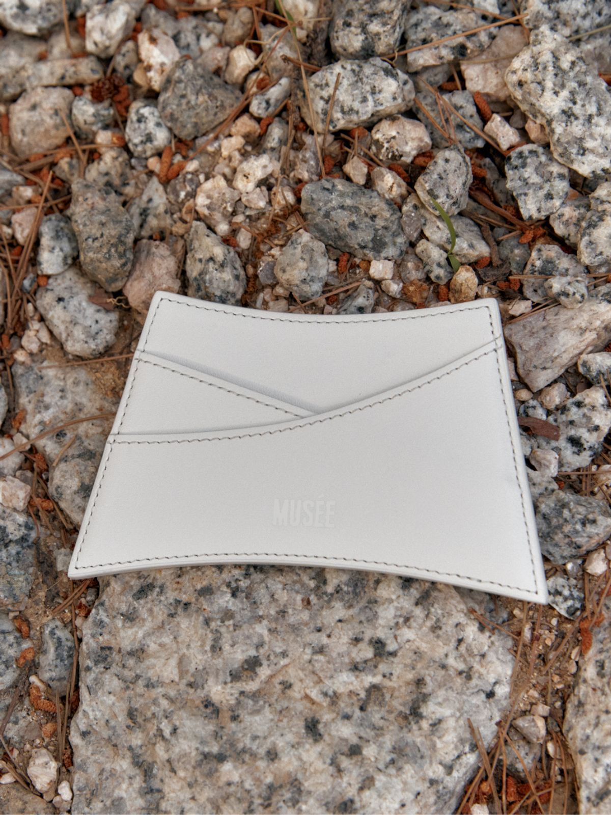 뮤제(MUSEE) KLIMT Curved Silhouette Card Wallet-White