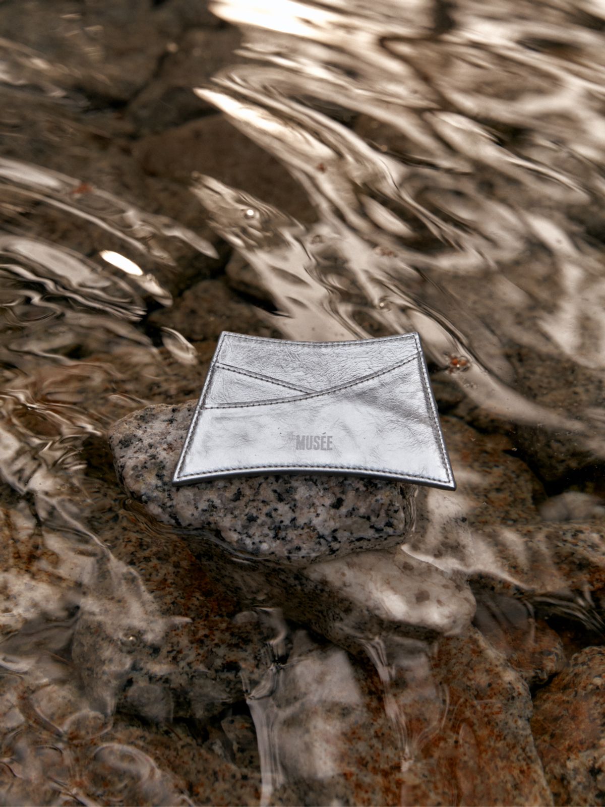 뮤제(MUSEE) KLIMT Curved Silhouette Card Wallet-Silver