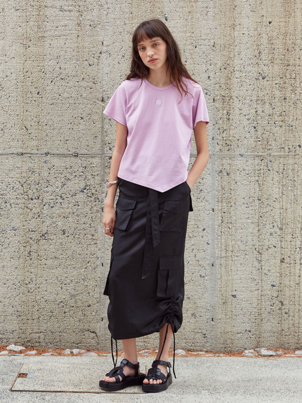 뮤제(MUSEE) KALO Embroidered Unbalanced Hem T-shirt-Pink