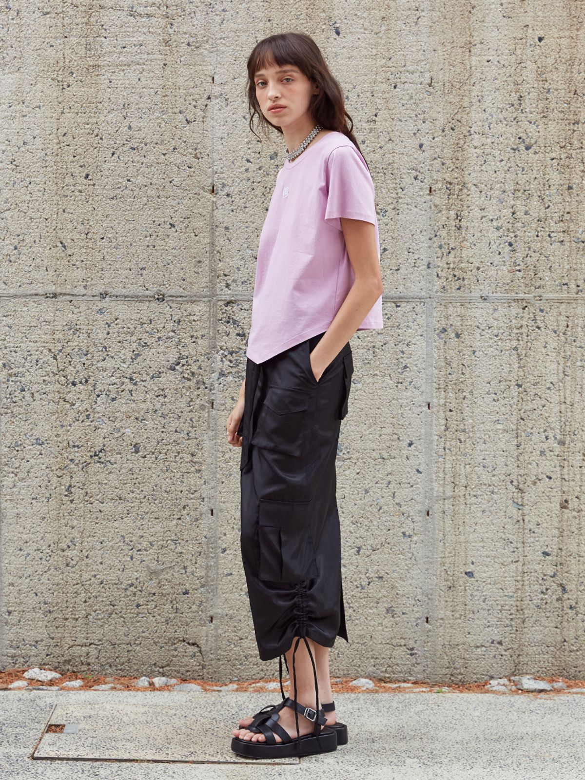 뮤제(MUSEE) KALO Embroidered Unbalanced Hem T-shirt-Pink