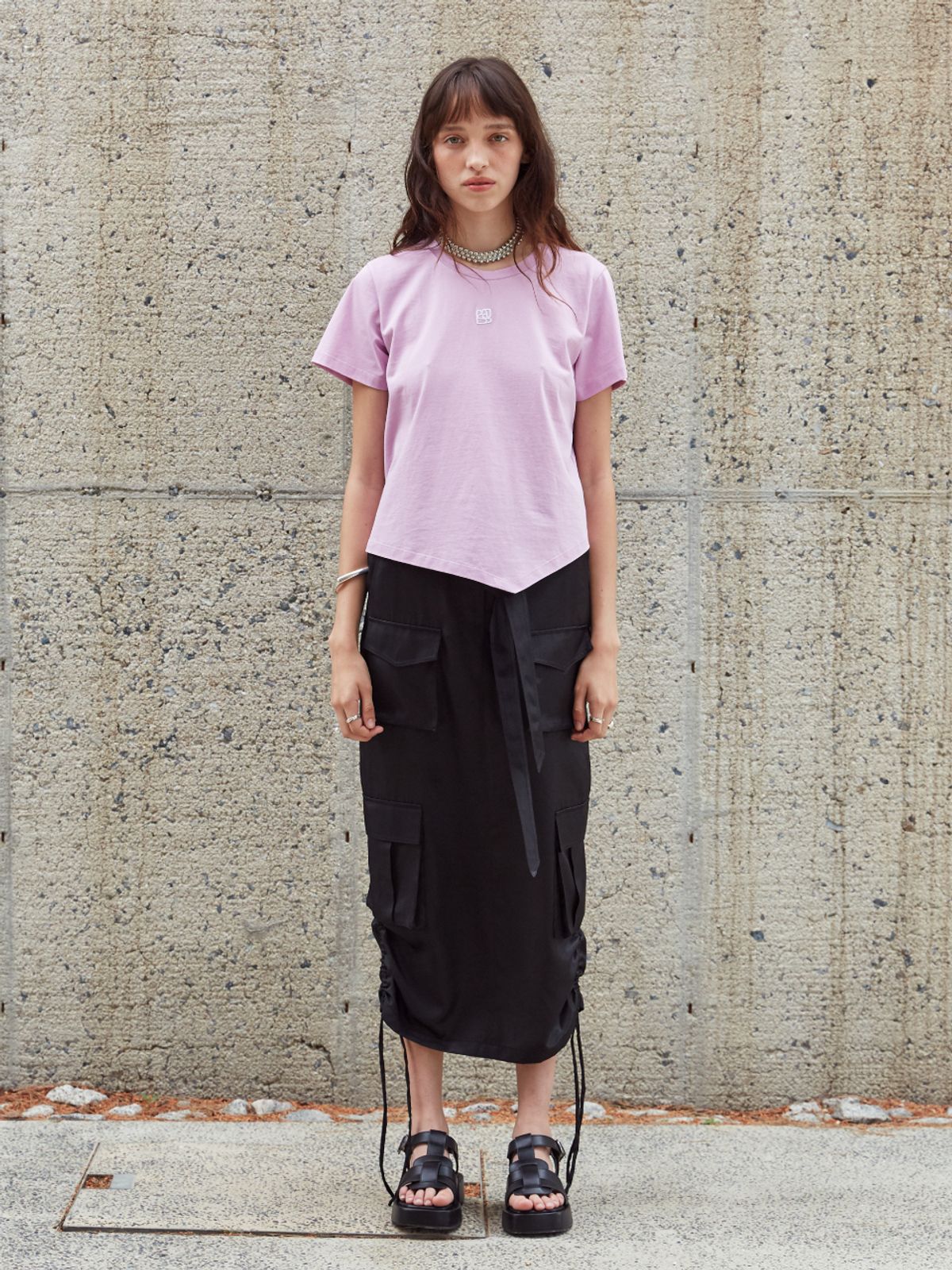 뮤제(MUSEE) KALO Embroidered Unbalanced Hem T-shirt-Pink