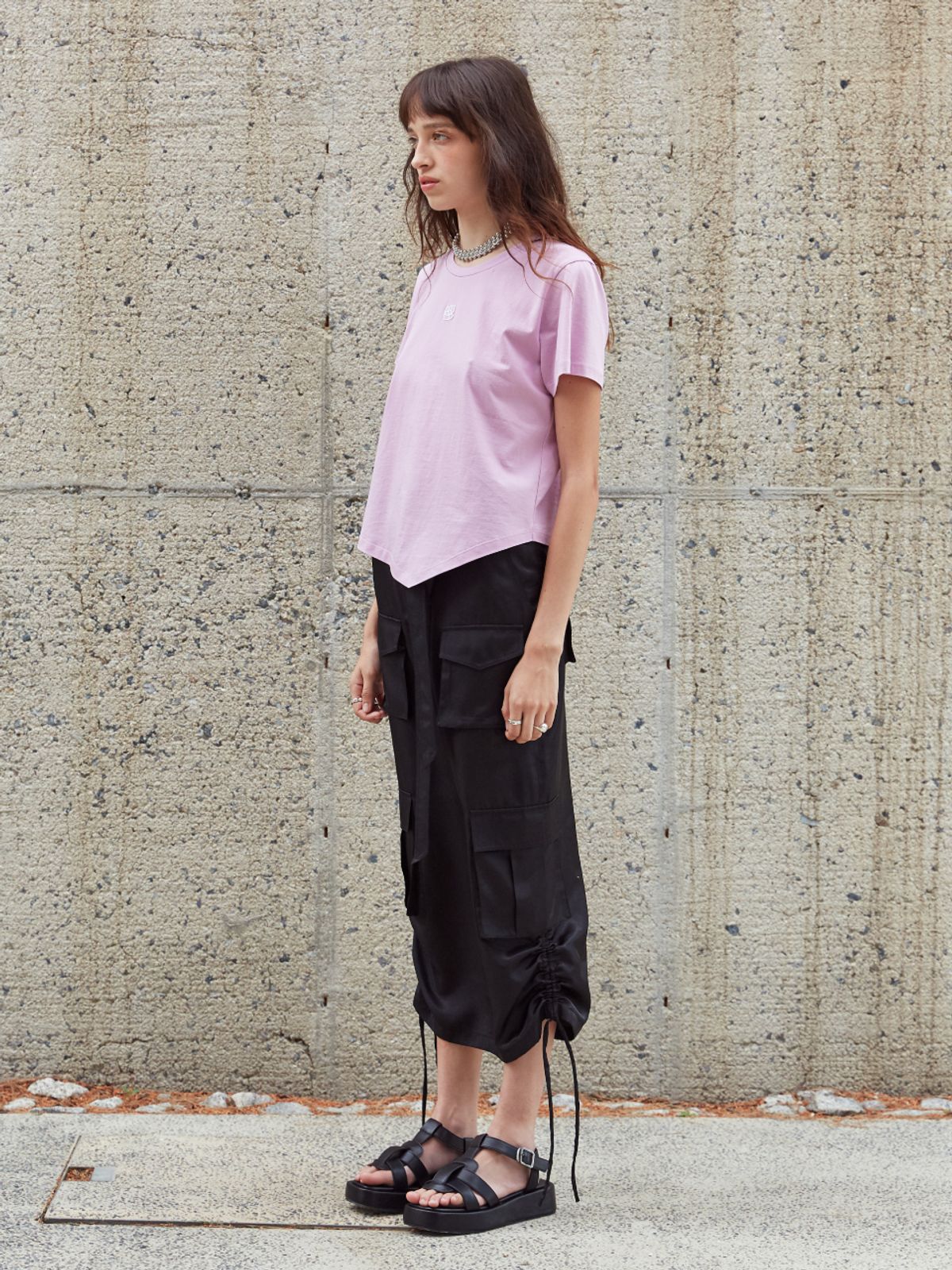 뮤제(MUSEE) KALO Embroidered Unbalanced Hem T-shirt-Pink