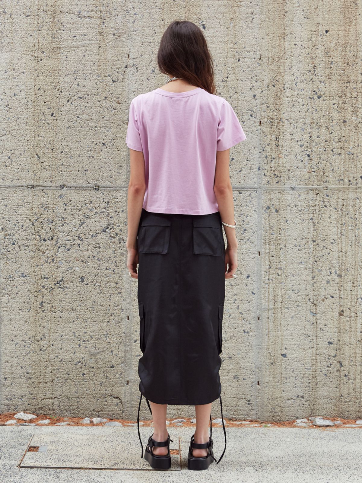 뮤제(MUSEE) KALO Embroidered Unbalanced Hem T-shirt-Pink