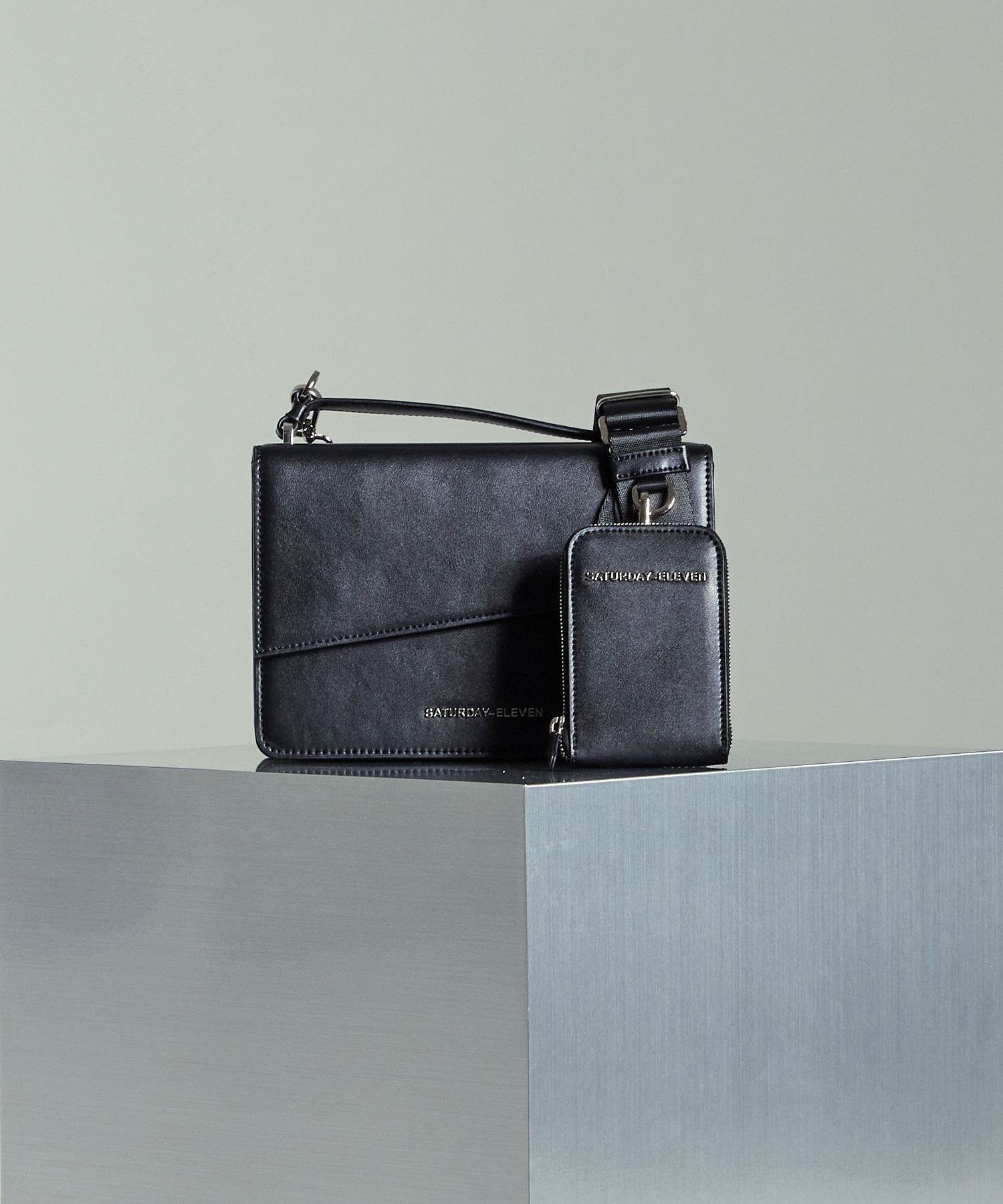 ★SATURDAY ELEVEN★ [SATURDAYELEVEN] ROBIC AIR CROSS BODY BA Designer fashion, Seoul-fully created | W Concept