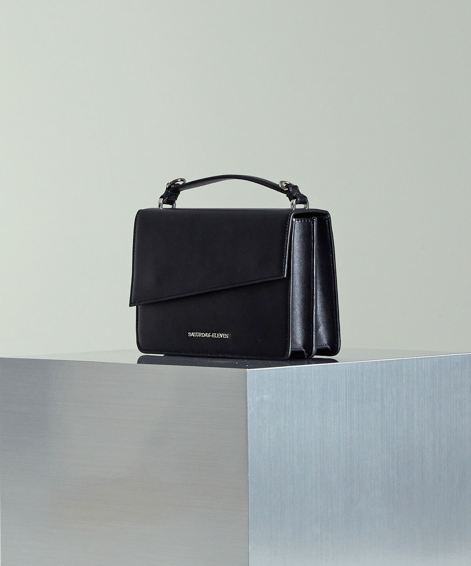 ★SATURDAY ELEVEN★ [SATURDAYELEVEN] ROBIC AIR CROSS BODY BA Designer fashion, Seoul-fully created | W Concept
