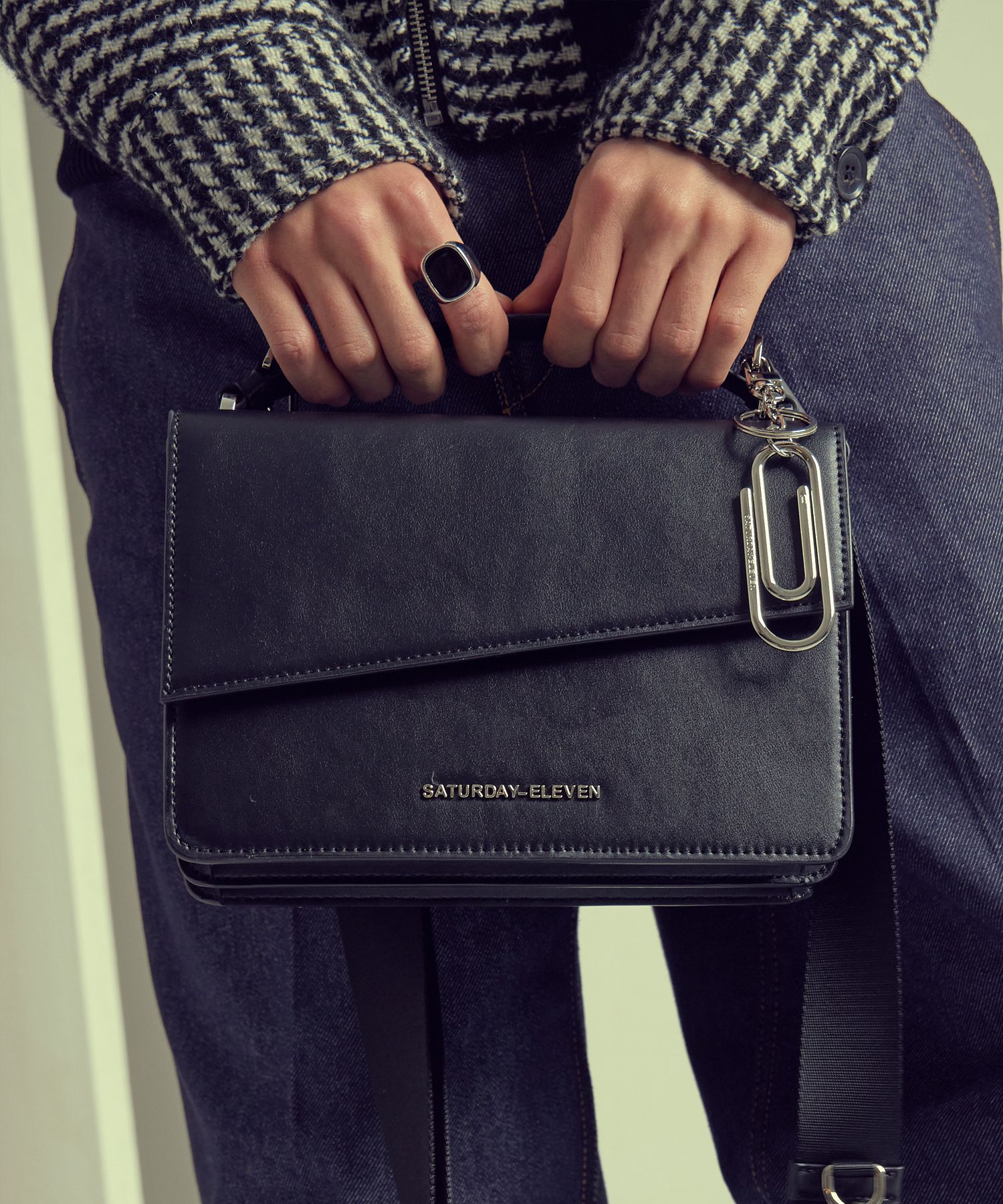 ★SATURDAY ELEVEN★ [SATURDAYELEVEN] ROBIC AIR CROSS BODY BA Designer fashion, Seoul-fully created | W Concept