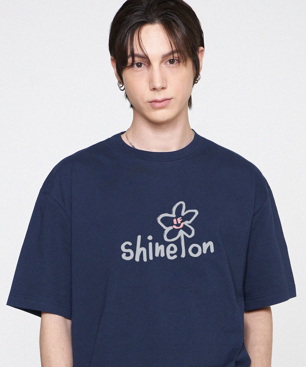 그레이버(GRAVER) [UNISEX]shine on 플라워 스마일 반팔티_네이비