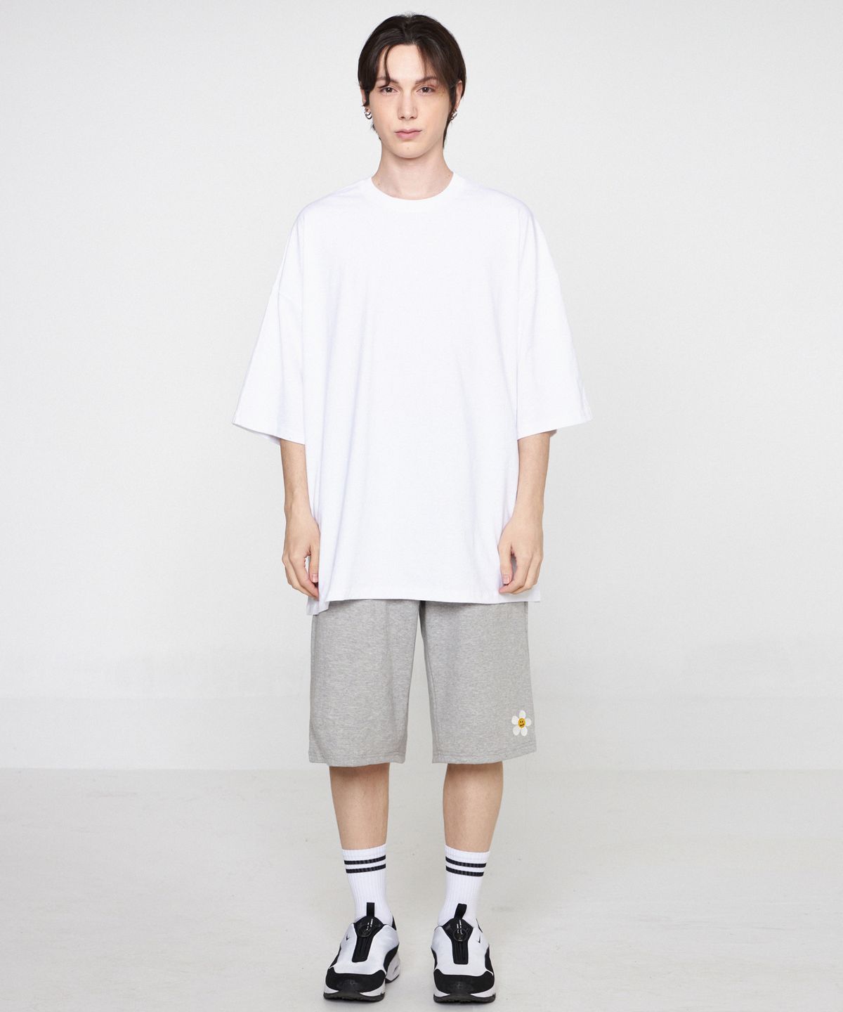 그레이버(GRAVER) [UNISEX]플라워자수 버뮤다 트레이닝 하프팬츠_그레이