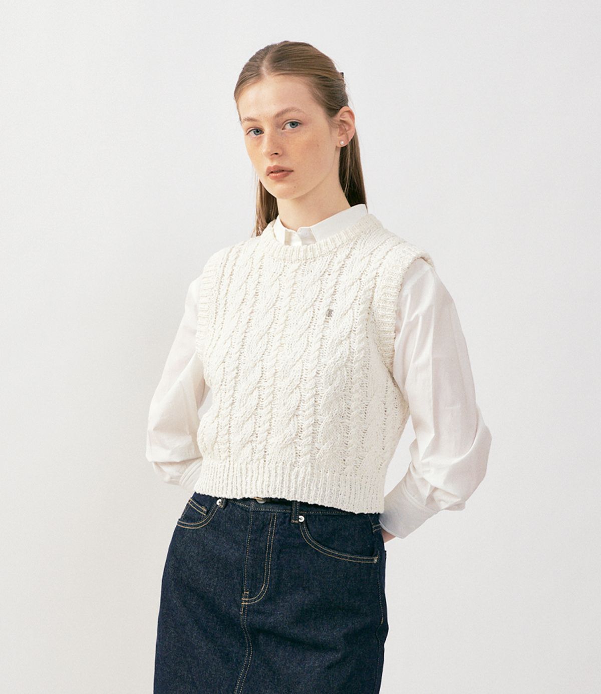 폴뉴아(FOLNUA) COTTON BLENDED CABLE KNIT VEST (2COLOR)