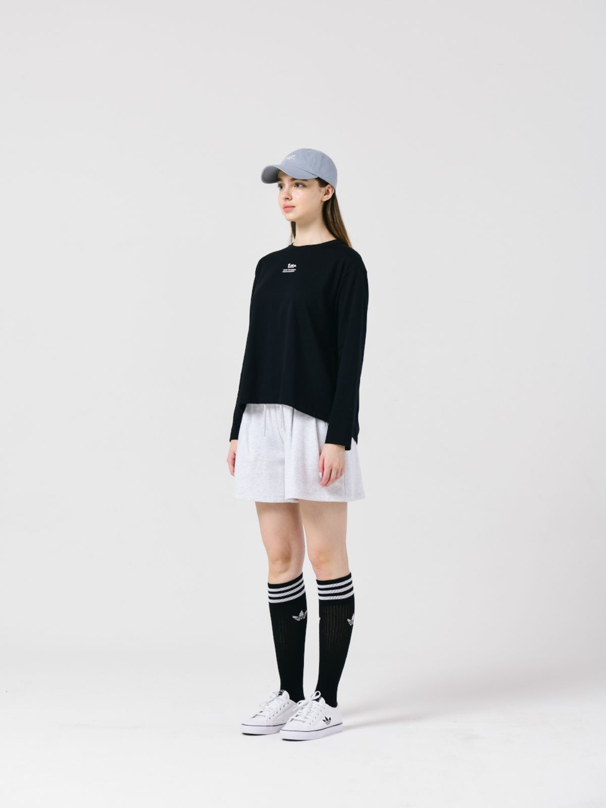 로드로아르(LORDLOAR) 로로 프린팅 베이직 긴팔 티셔츠 BLACK