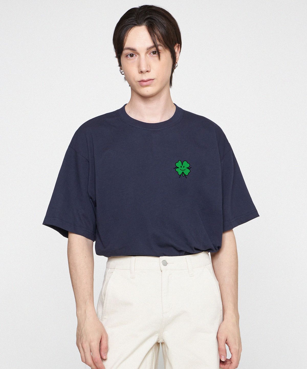 그레이버(GRAVER) [UNISEX]드로잉클로버 백로고 반팔티_네이비