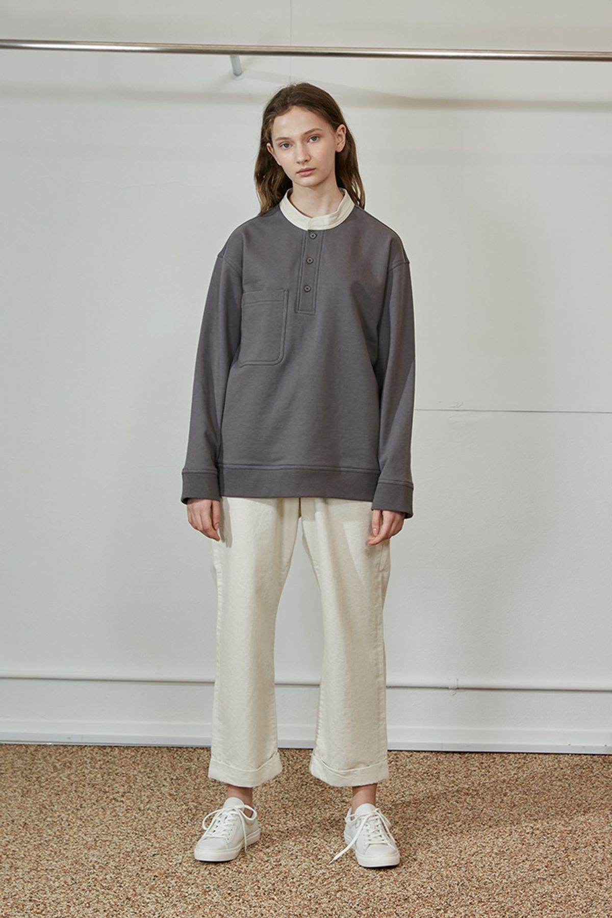 홀리선(HORLISUN) Forest Cotton Collar Button Pullover Charcoal