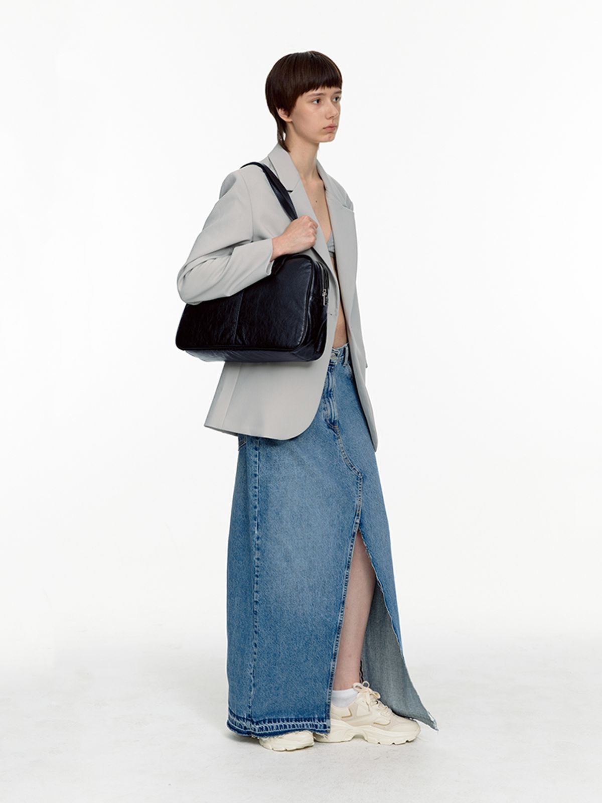 필인더블랭크(FILLINTHEBLANK) Trapezoid Pillow Shoulder Bag (dark navy)