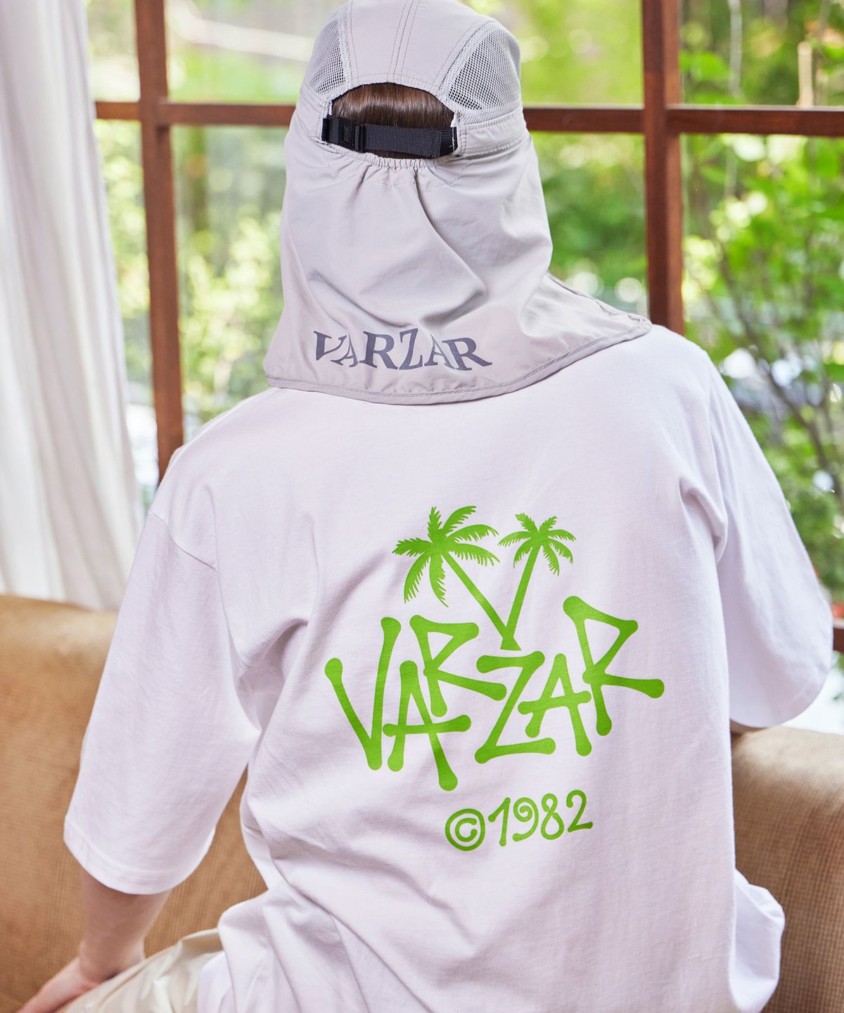 바잘(VARZAR) 팜트리 로고 반팔 티셔츠 화이트/그린