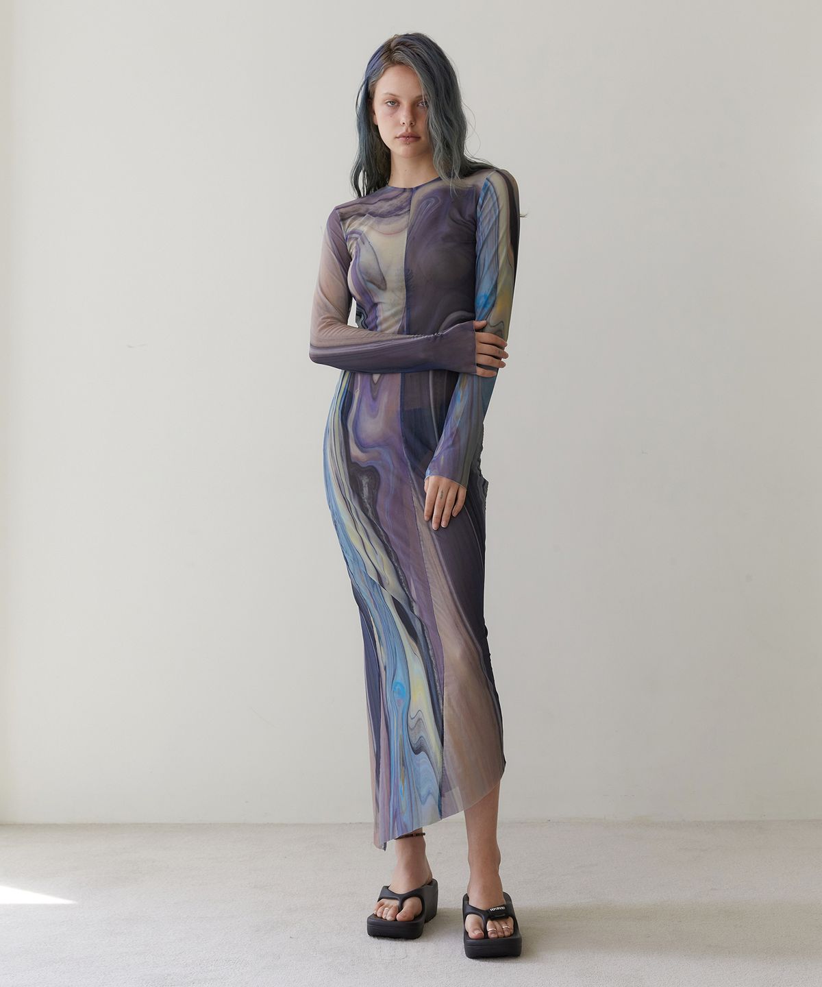 르브아시스(REVOIRSIS) RVIS net maxi dresses multi