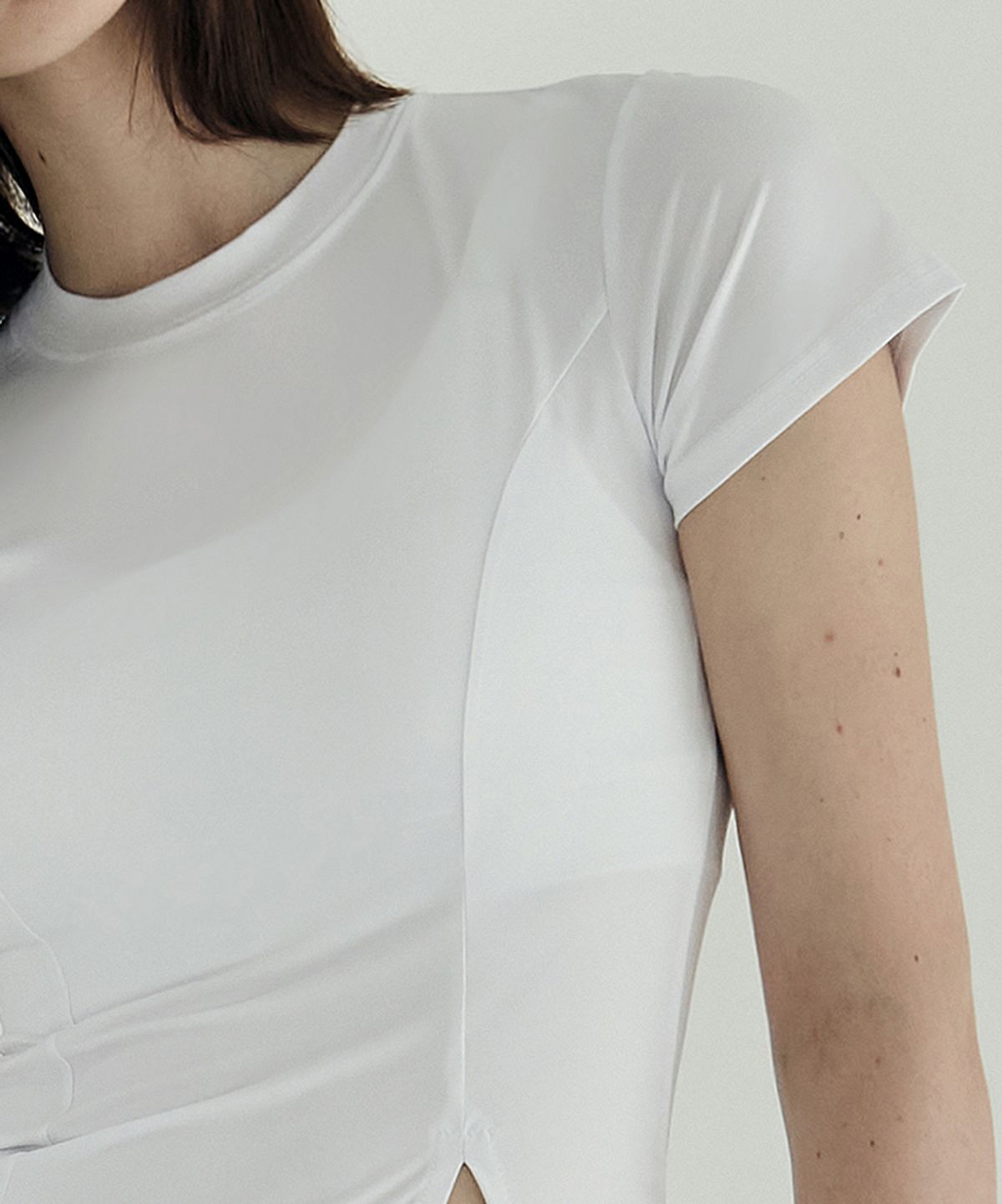 데비웨어(DEVIWEAR) 웨이크 슬릿 반팔티 DEVI-T0093-화이트