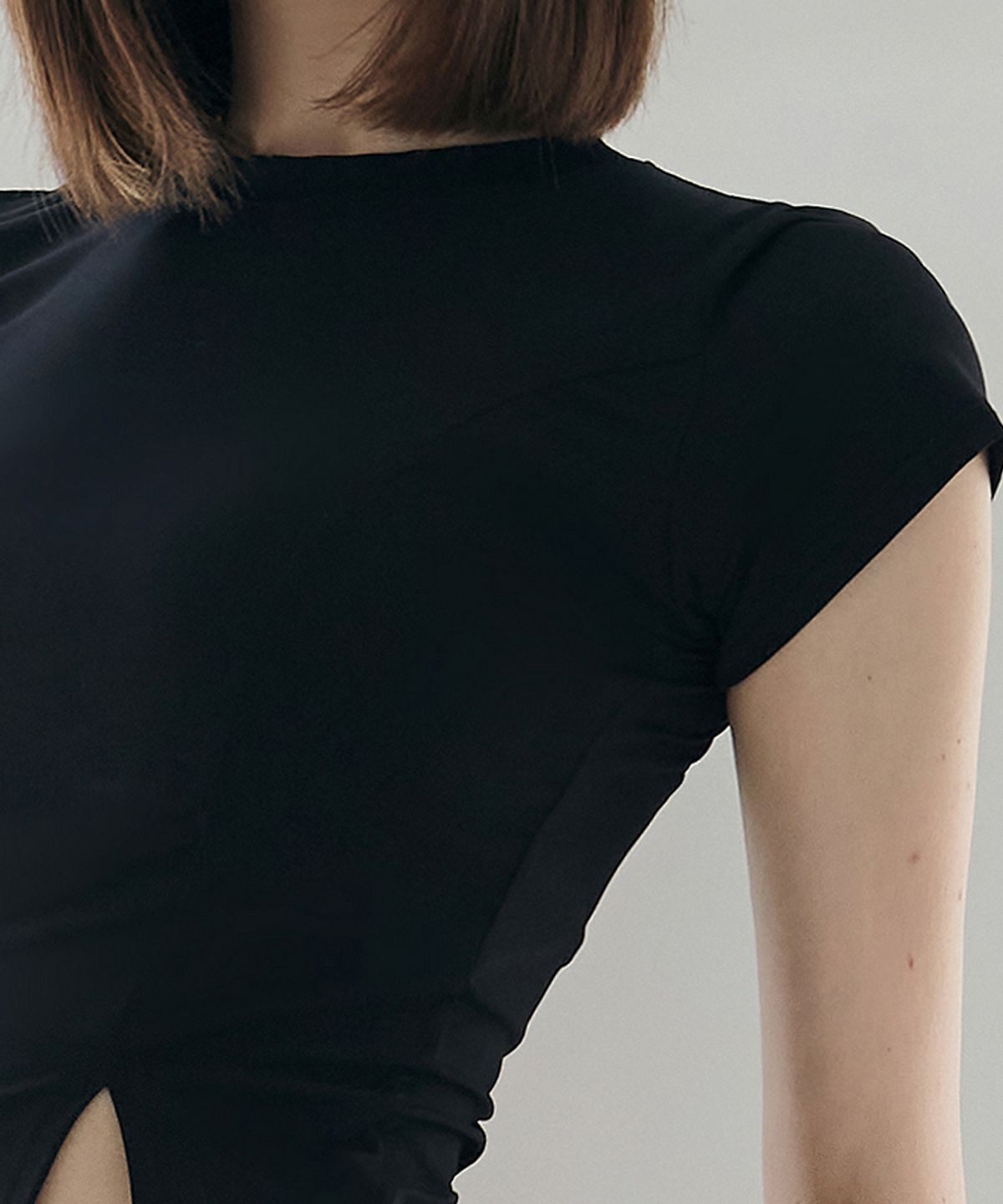 데비웨어(DEVIWEAR) 웨이크 슬릿 반팔티 DEVI-T0093-블랙