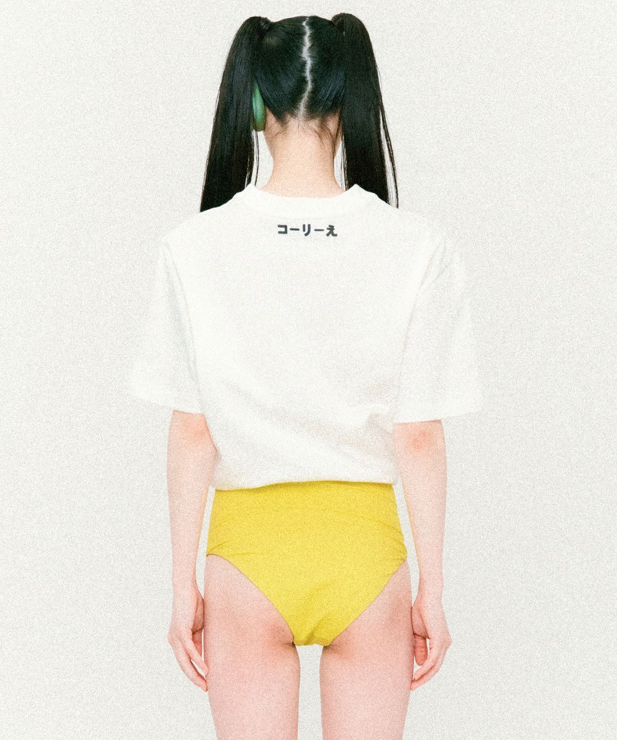 꼬리에(CCORIE) 스몰 심볼 로고 반팔 티셔츠 화이트