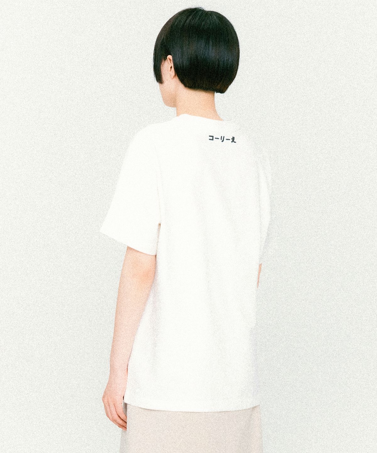 꼬리에(CCORIE) 스몰 심볼 로고 반팔 티셔츠 화이트