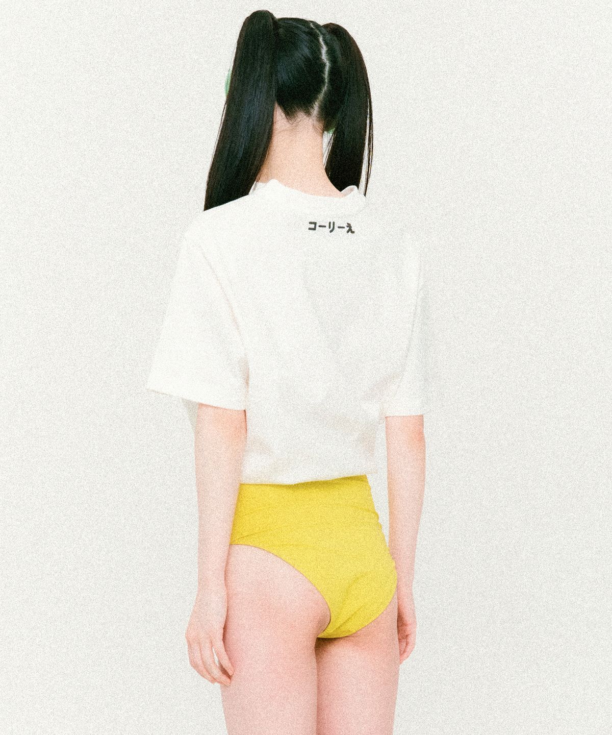 꼬리에(CCORIE) 스몰 심볼 로고 반팔 티셔츠 화이트