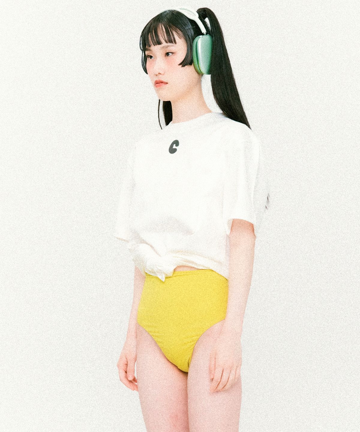 꼬리에(CCORIE) 스몰 심볼 로고 반팔 티셔츠 화이트