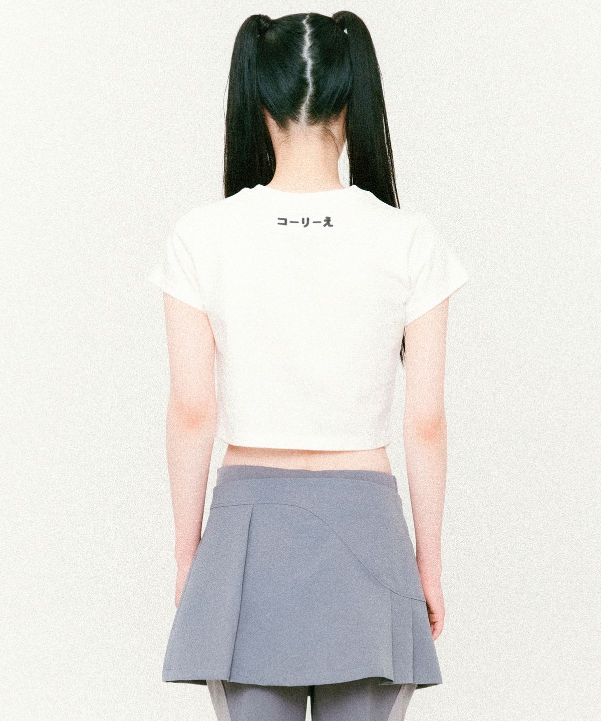 꼬리에(CCORIE) 심볼 스카프 크롭 반팔 티셔츠 화이트
