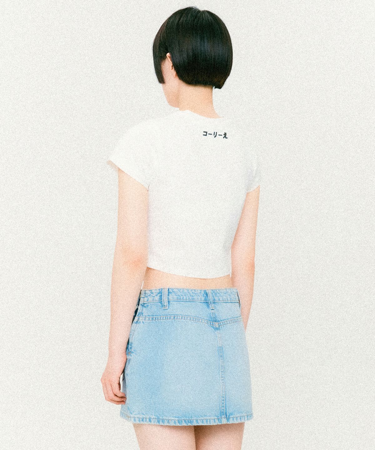 꼬리에(CCORIE) 심볼 스카프 크롭 반팔 티셔츠 화이트