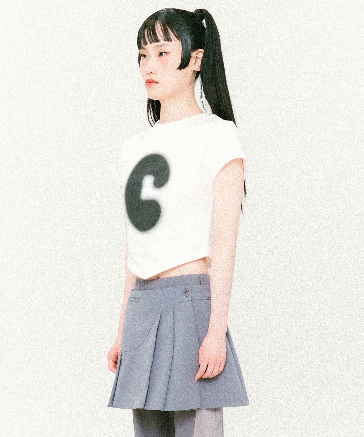 꼬리에(CCORIE) 심볼 스카프 크롭 반팔 티셔츠 화이트