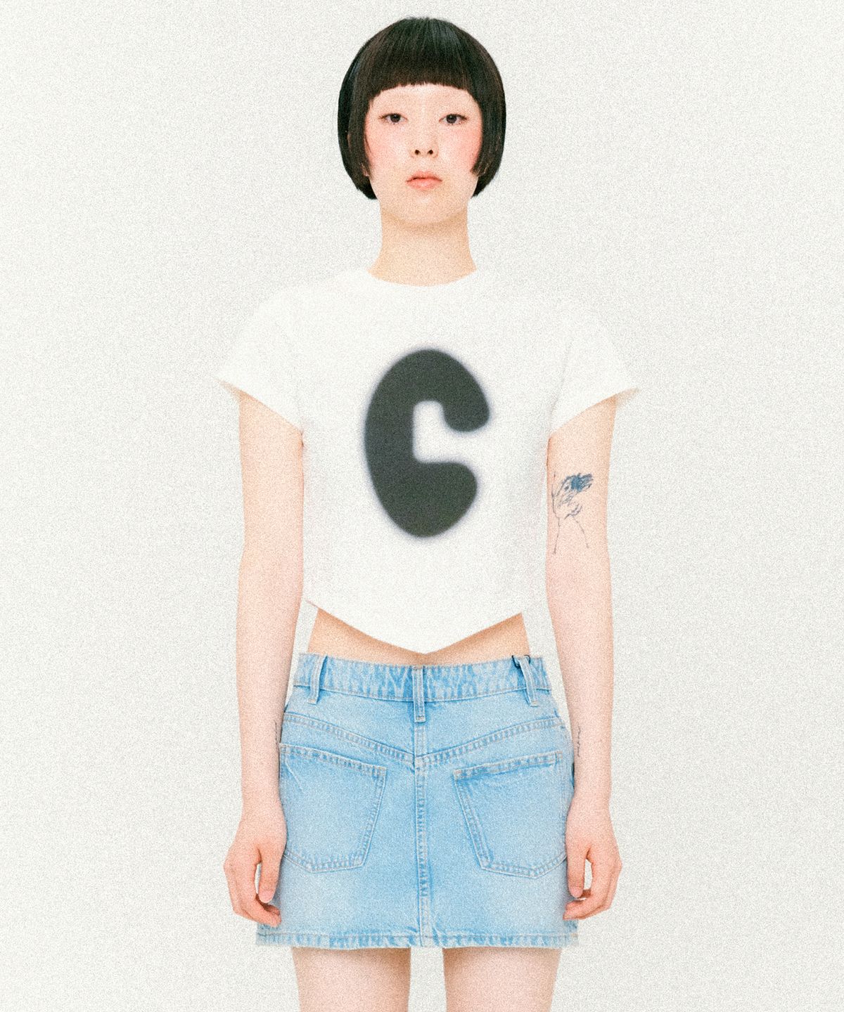 꼬리에(CCORIE) 심볼 스카프 크롭 반팔 티셔츠 화이트
