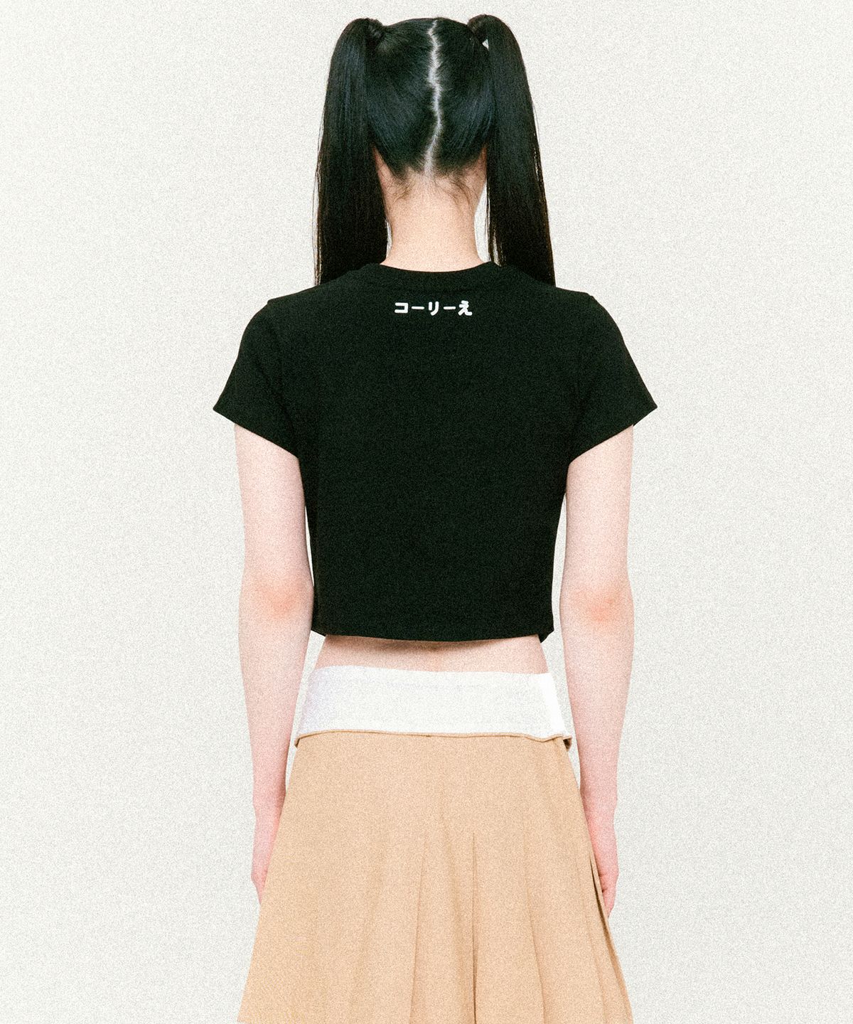 꼬리에(CCORIE) 심볼 스카프 크롭 반팔 티셔츠 블랙