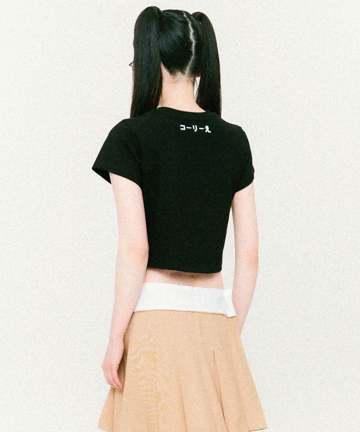 꼬리에(CCORIE) 심볼 스카프 크롭 반팔 티셔츠 블랙