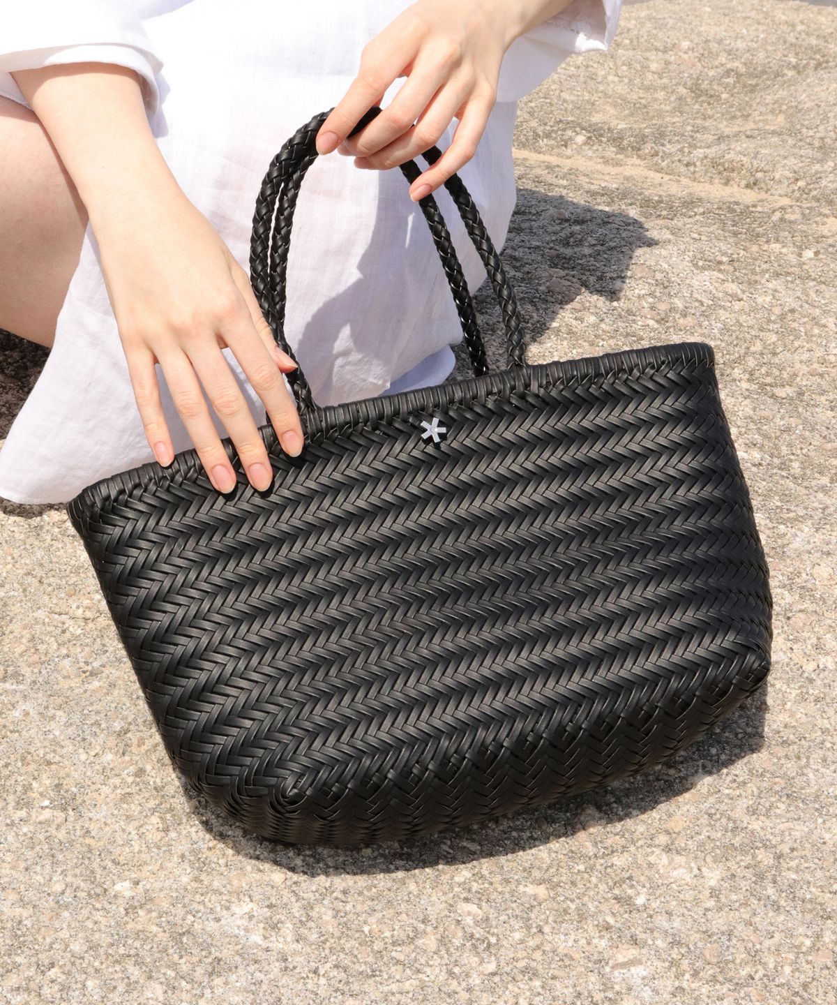 엘케블룸(ELKE BLOEM) WILLOW BLACK LEATHER BASKET BAG