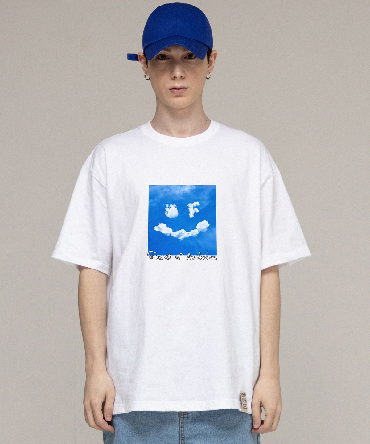 그레이버(GRAVER) [UNISEX]드로잉스마일 클라우드 로고 반팔티_화이트