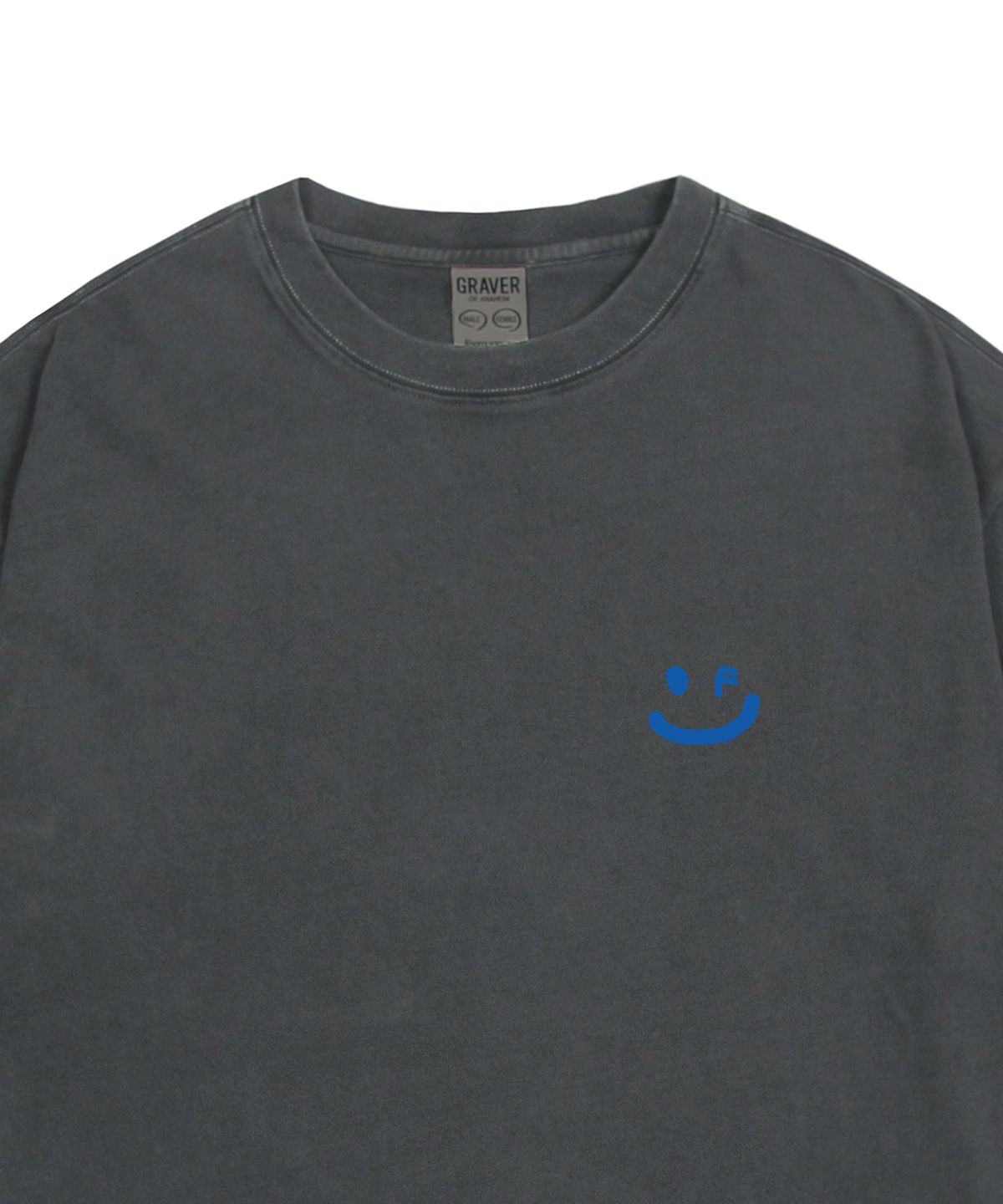 그레이버(GRAVER) [UNISEX]스몰 드로잉스마일 피그먼트 반팔티_블랙차콜/블루로고