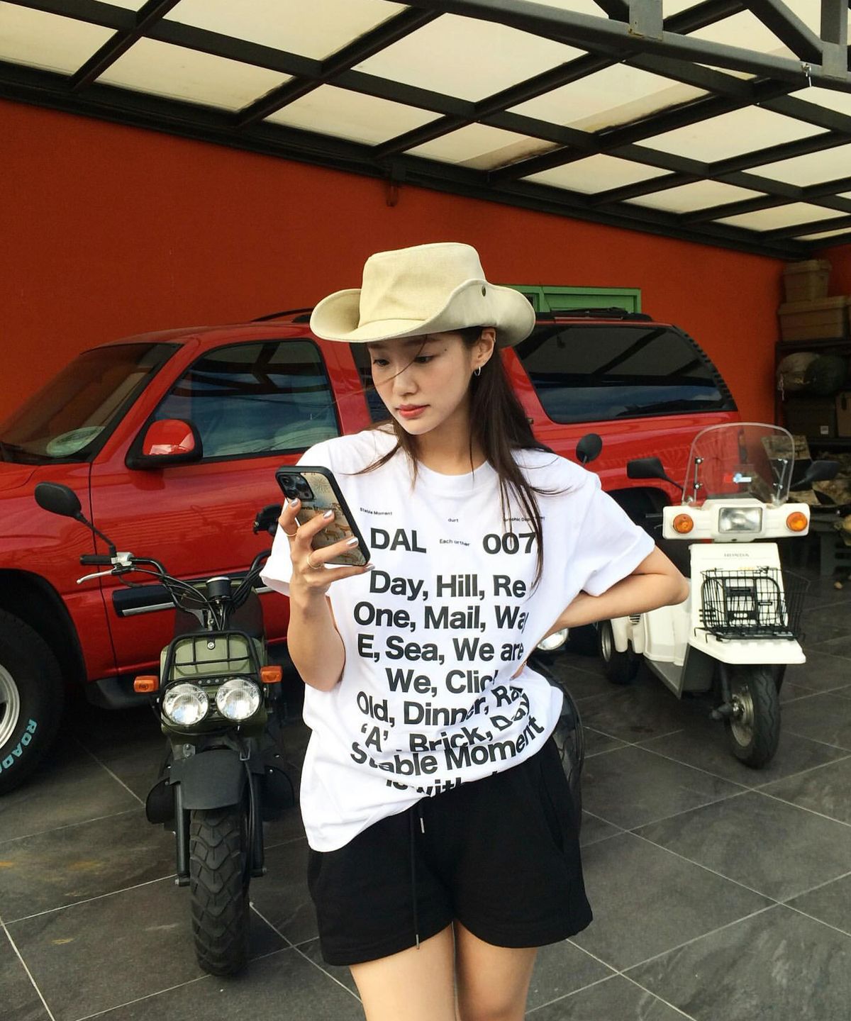 더트(DURT) OUR DAILY HALF SLEEVE TEE (WHITE)