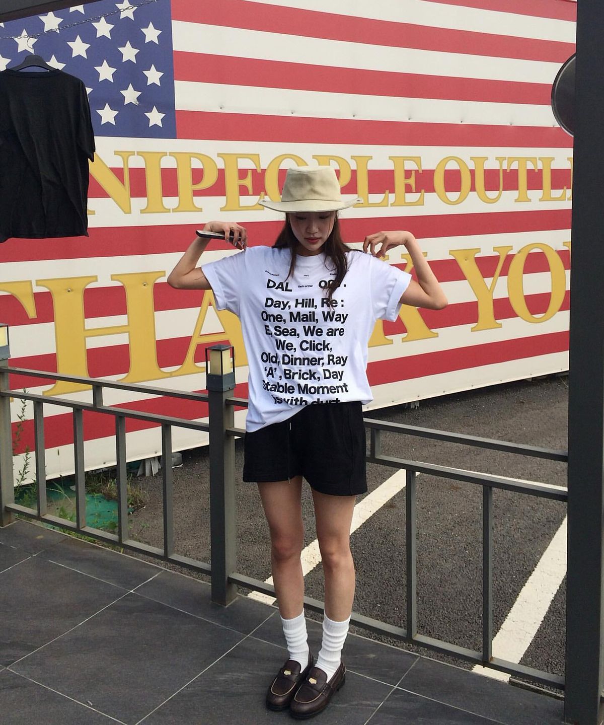 더트(DURT) OUR DAILY HALF SLEEVE TEE (WHITE)