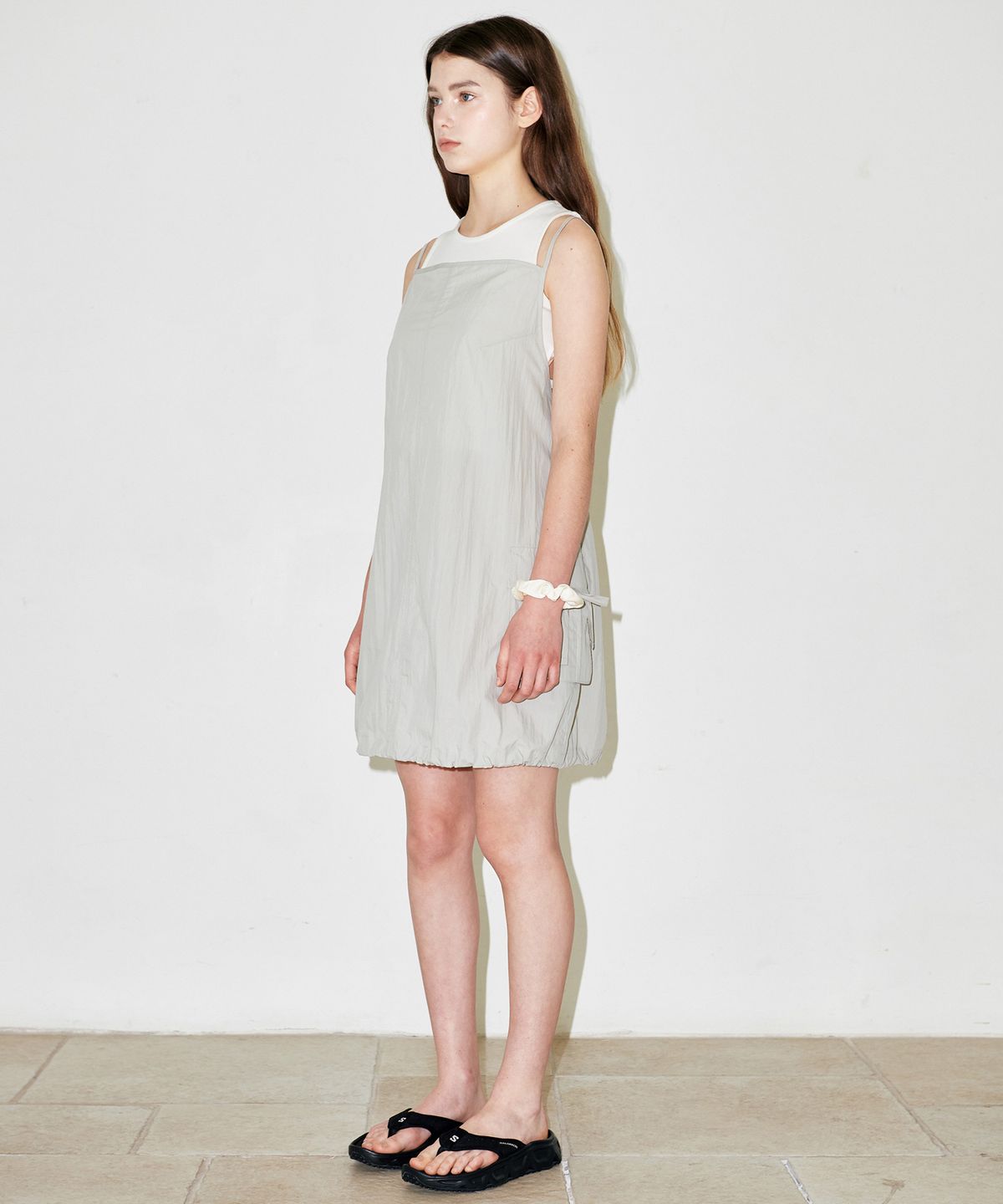슬로우가먼츠(SLLOW GARMENTS) PARACHUTE MINI DRESS - BLACK