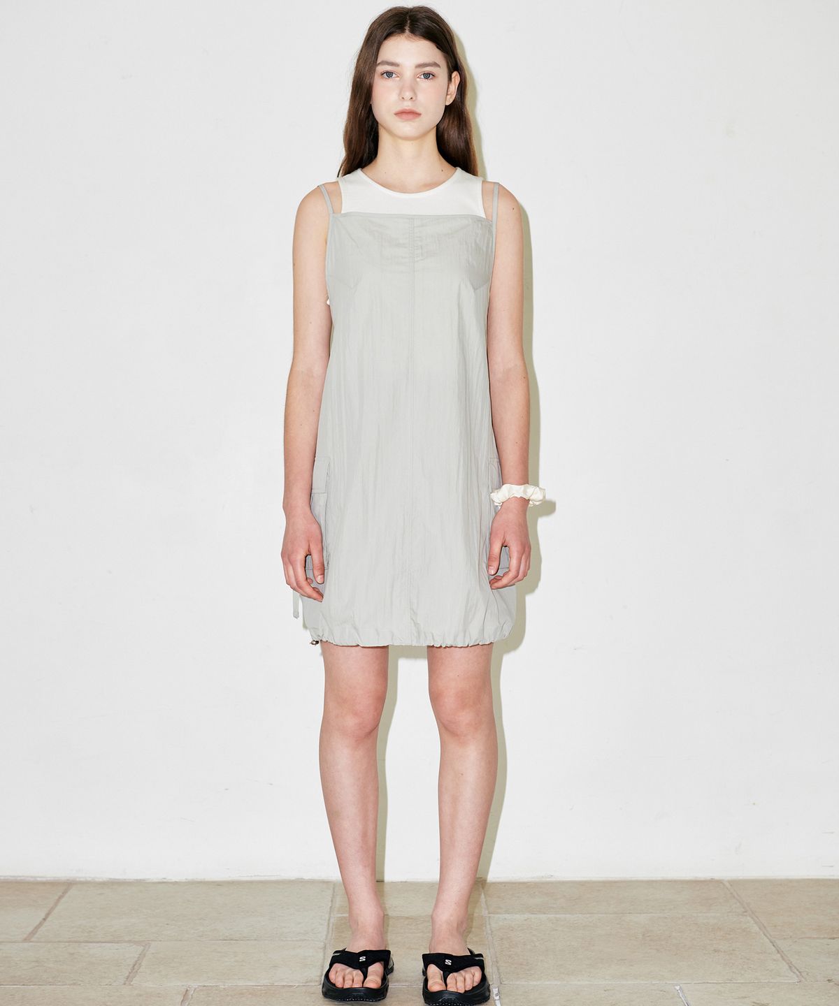 슬로우가먼츠(SLLOW GARMENTS) PARACHUTE MINI DRESS - BLACK
