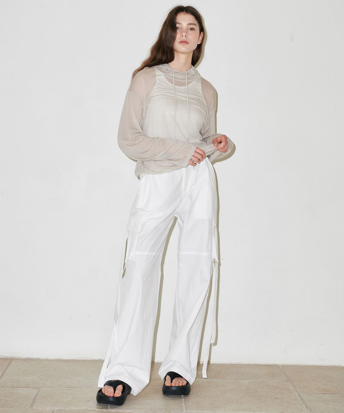 슬로우가먼츠(SLLOW GARMENTS) PARACHUTE CARGO PANTS - KHAKI