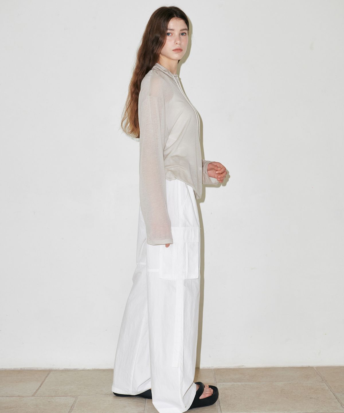슬로우가먼츠(SLLOW GARMENTS) PARACHUTE CARGO PANTS - KHAKI