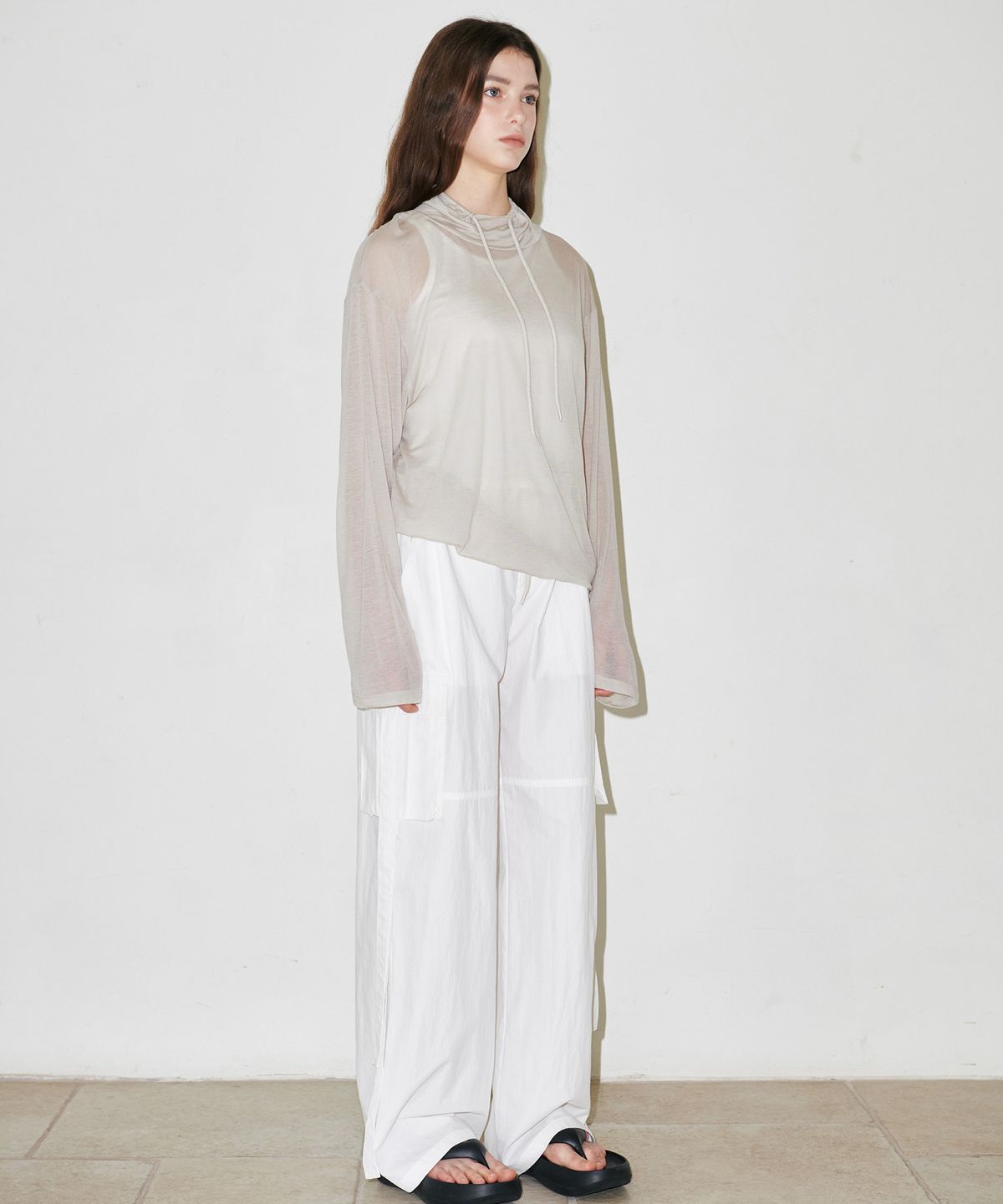 슬로우가먼츠(SLLOW GARMENTS) PARACHUTE CARGO PANTS - KHAKI
