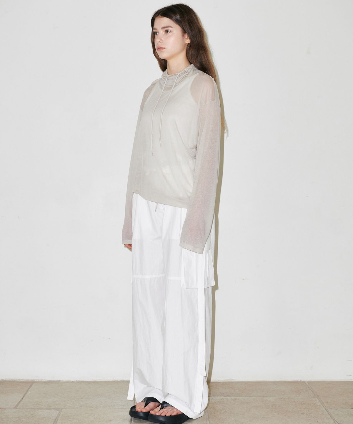 슬로우가먼츠(SLLOW GARMENTS) PARACHUTE CARGO PANTS - KHAKI