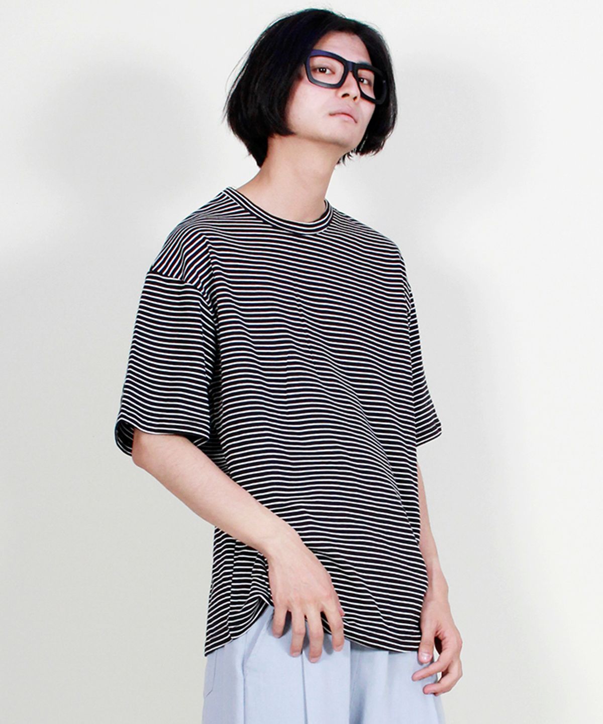 드마크(DEMARC) 오버핏 반팔 티셔츠 핀스트라이프 블랙